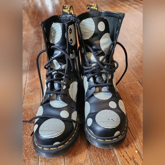 Almost new Doc Martens unusual 1460 black and white polka dot 8 eye boots - Picture 5 of 10